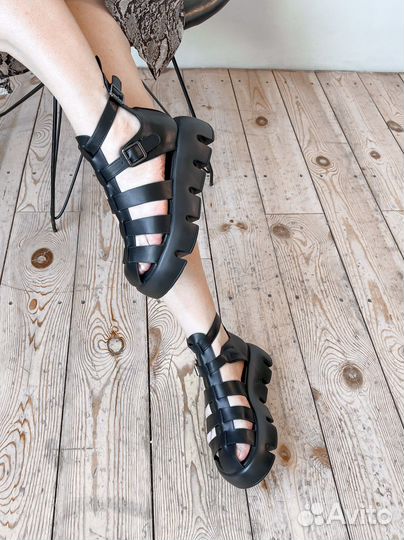 Сандалии босоножки новые