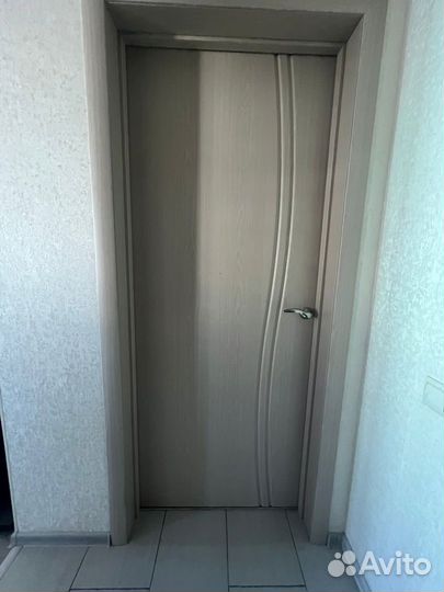 Дверь деревяннная, короб.планки, ручки. 4 шт