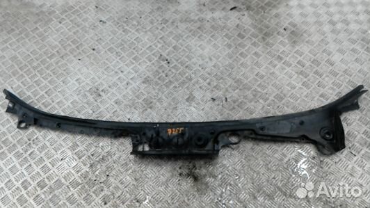 Накладка декоративная (жабо, дождевик) BMW 7 F01