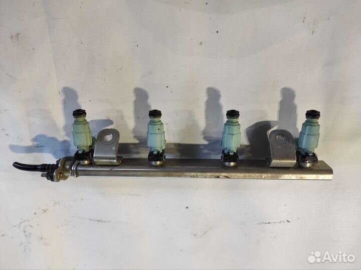 Топливная Рампа с форсунками Hyundai Solaris 1