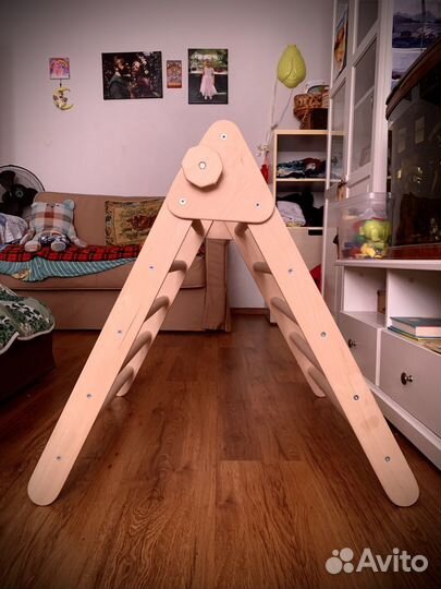 Деревянная лестница/уголок