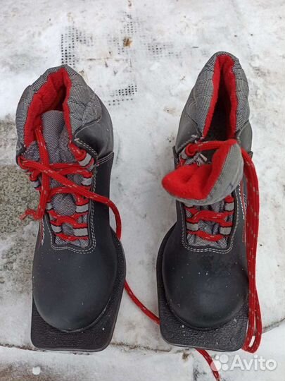 Лыжные ботинки