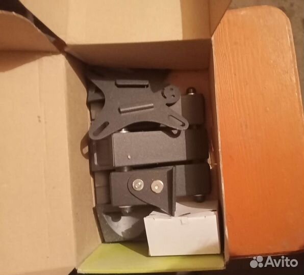 Кронштейн для телевизора на стену Holder,Новый