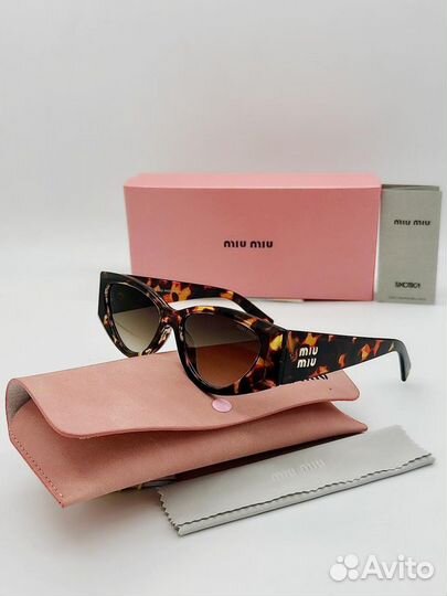 Солнцезащитные очки miu miu