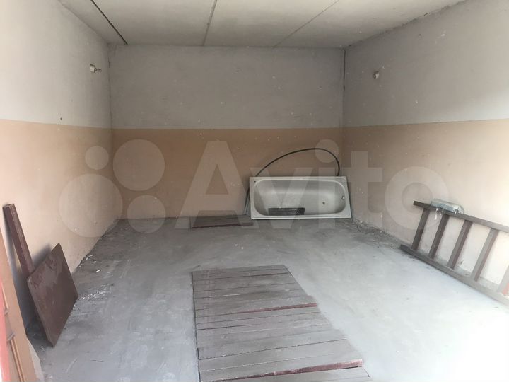 Гараж, > 30 м²