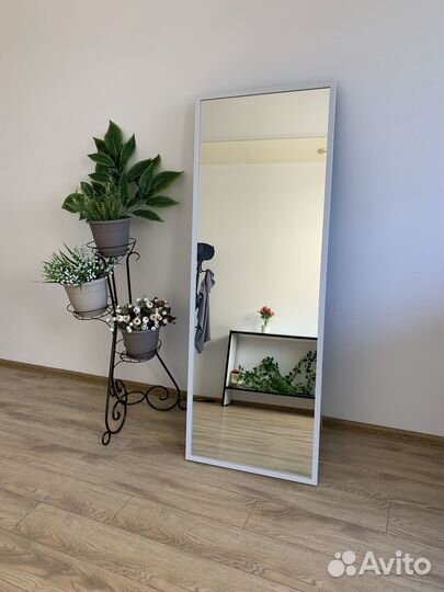 Зеркало напольное в белой раме