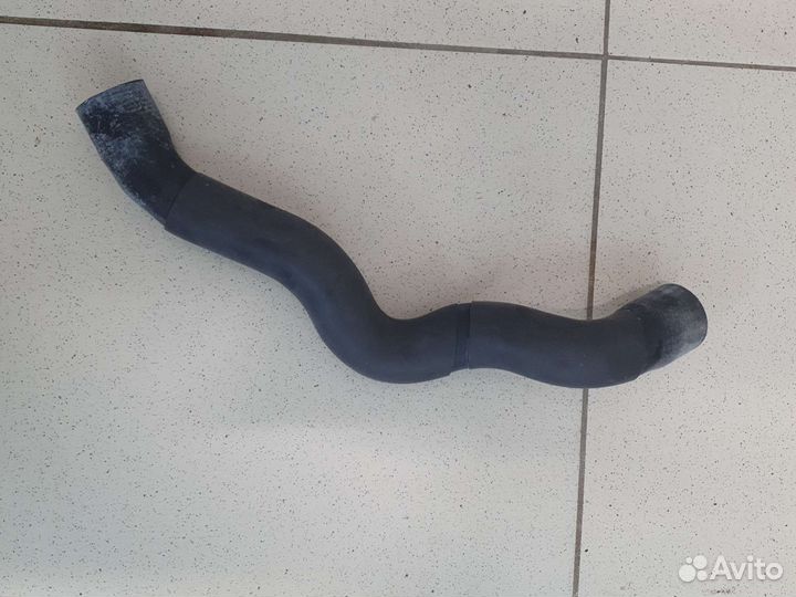 Патрубок системы охлаждения mercedes