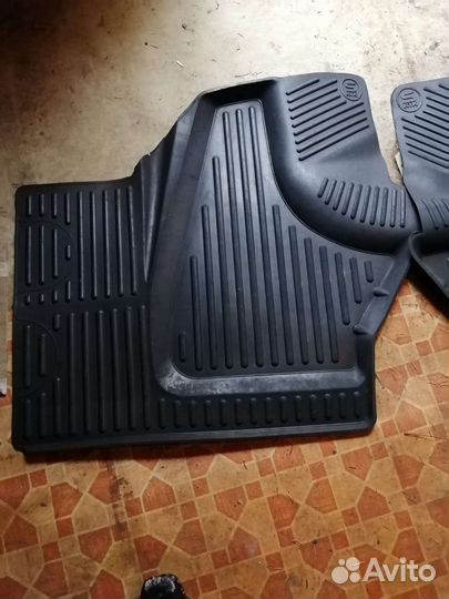 Автомобильные коврики резиновые