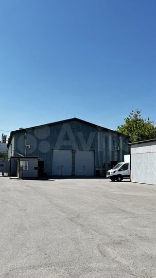 Склад со стеллажами, 700 м²