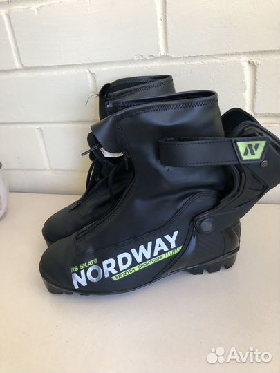 Лыжные ботинки