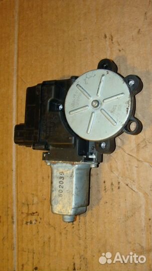 Моторчик заднего стеклопо Mitsubishi outlander 06г