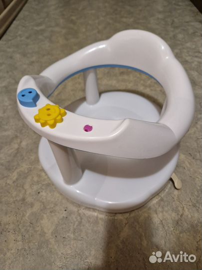 Стульчик для купания в ванной на присосках
