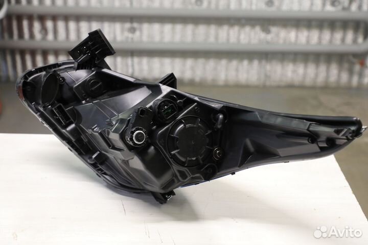 Фара правая Киа Рио Kia Rio 4 с 2017 года