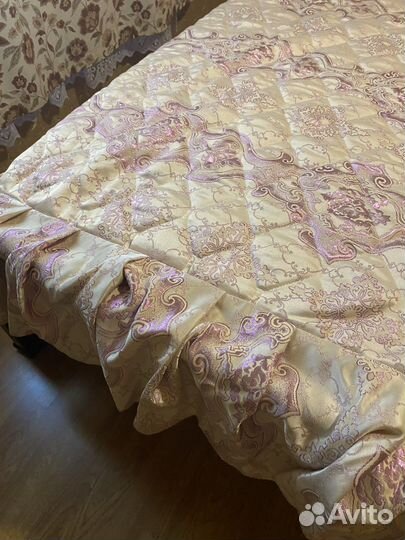 Покрывало с подушками