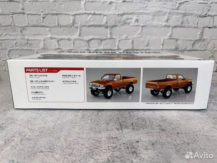 Сборная модель автомобиля Toyota Hilux RN80