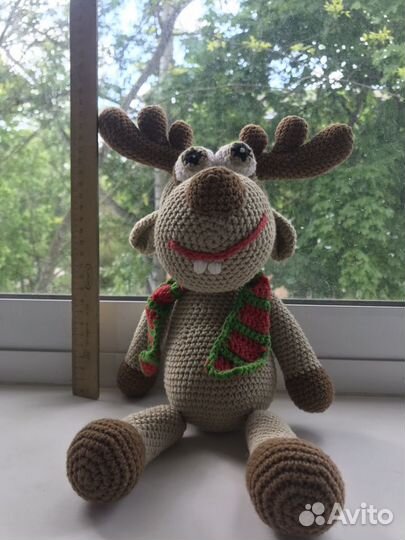Олень вязаный игрушка