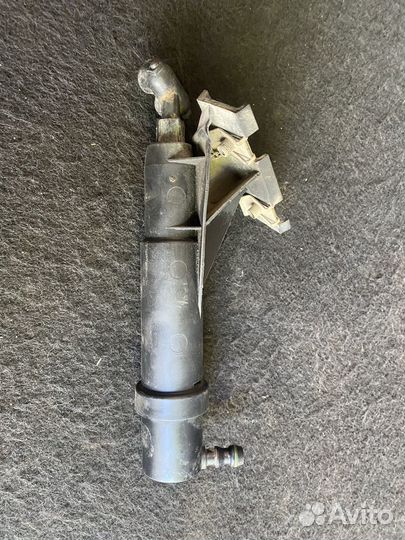 Форсунка омывателя фар левая Nissan Almera N16