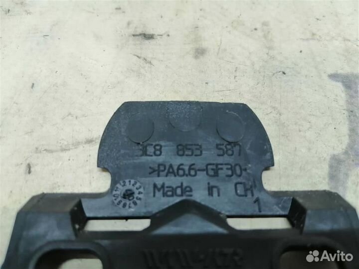 Кронштейн (сопут. товар) VW Passat CC 2008-2017