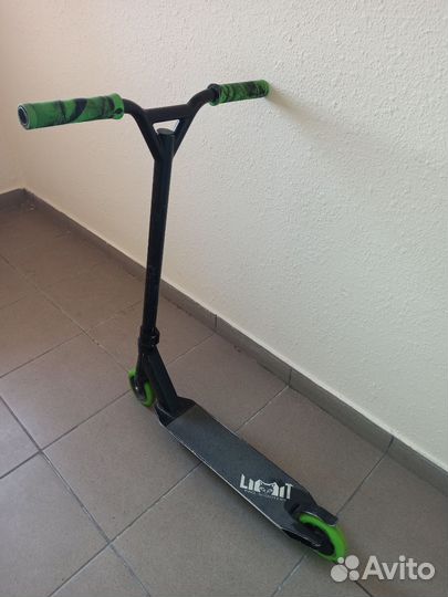 Трюковой самокат Limit PRO