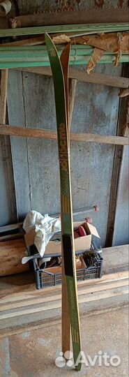 Лыжи, несколько комплектов и палки