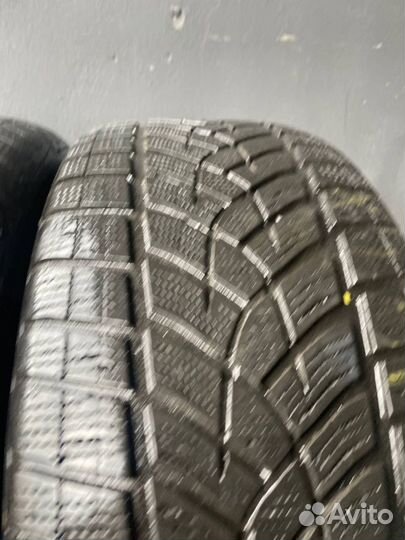 Goodyear UltraGrip Ice 255/55 R19 111T