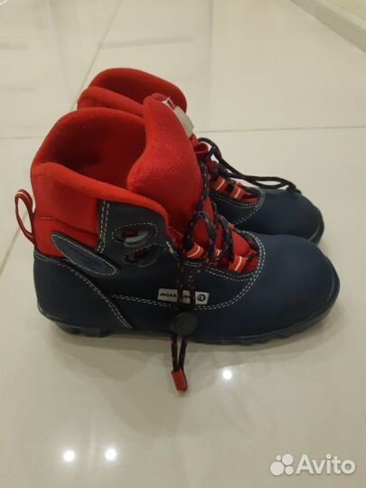 Лыжные палки 90 см, Ботинки 33