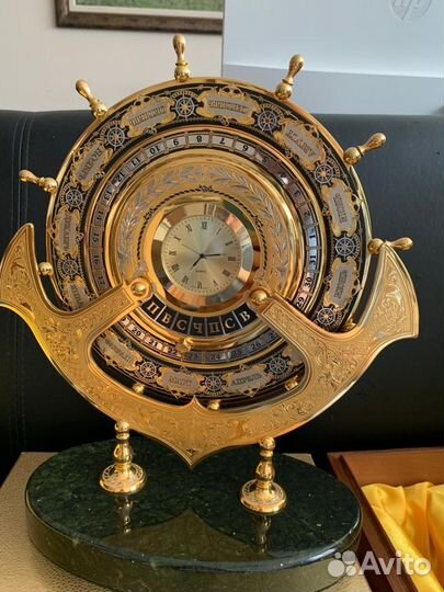 Календарь-часы настольные