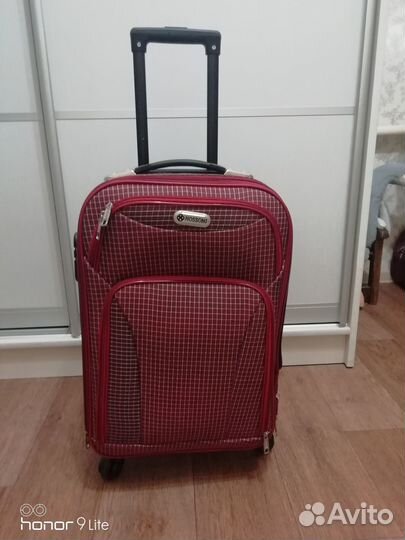 Чемодан на колесах