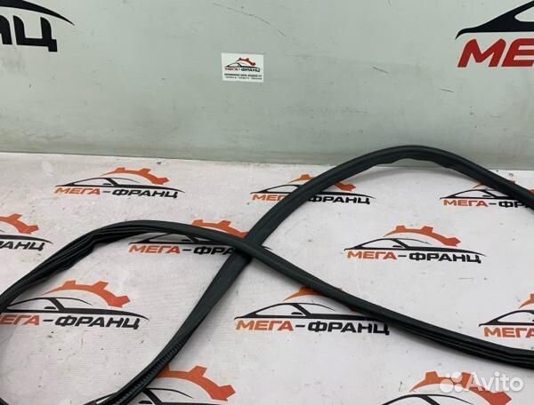 Уплотнитель двери задний левый Citroen Berlingo