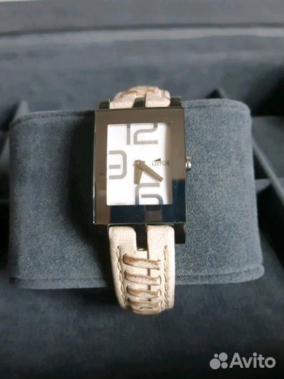 Женские часы Lotus