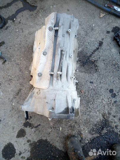 Продам запчасти на Volkswagen Touareg 2 года