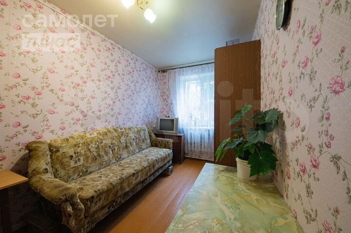 Комната 12 м² в 1-к., 1/2 эт.