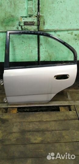Дверь задняя правая левая Mitsubishi Carisma