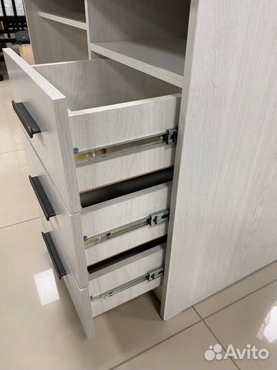 Письменный стол