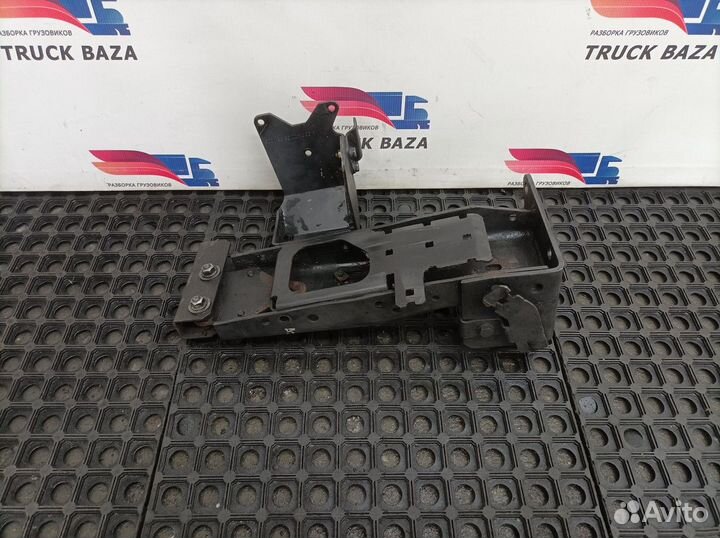 A9305203733 Кронштейн левой подножки