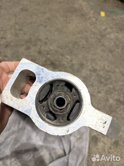 Продаю передний левый рычаг Passat CC