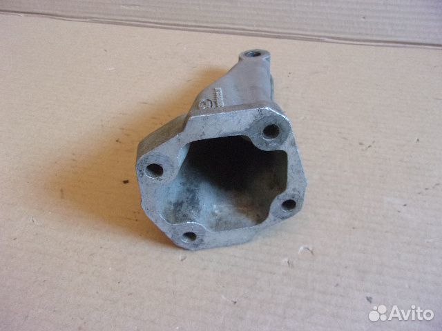 Форд Сиерра 84г., левый кронштейн двигателя