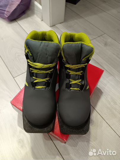 Лыжные ботинки