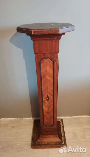 Старинная колонна