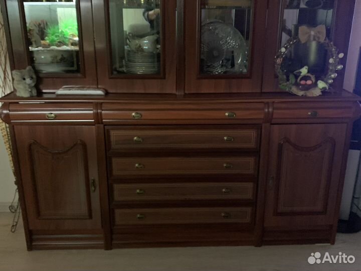 Шкаф сервант