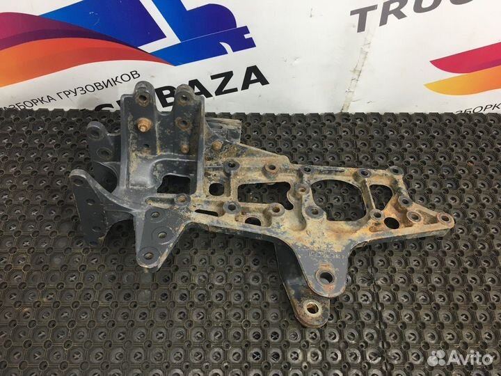 Кронштейн передней рессоры левый