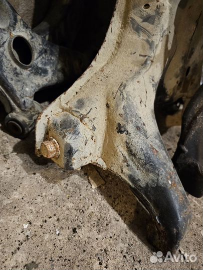 Подрамник Lancer 9 (с дефектом )