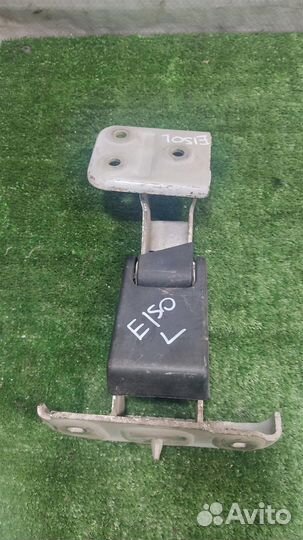 Петля двери левая Peugeot Expert 2010