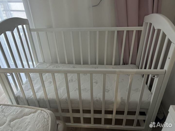 Детская кроватка с матрасом