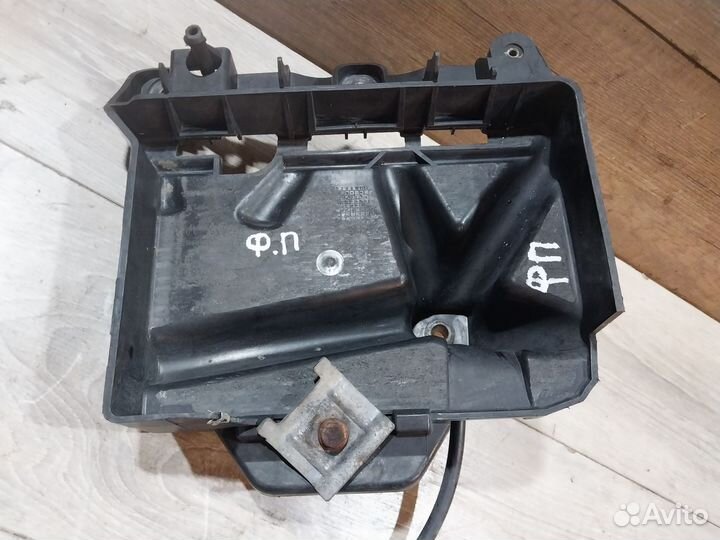 Площадка аккумулятора Volkswagen Polo 5