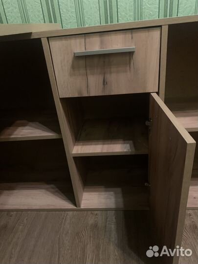 Угловой письменный стол 