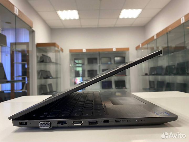 Ноутбук Lenovo (Core i3-8th/ 8gb/ SSD)