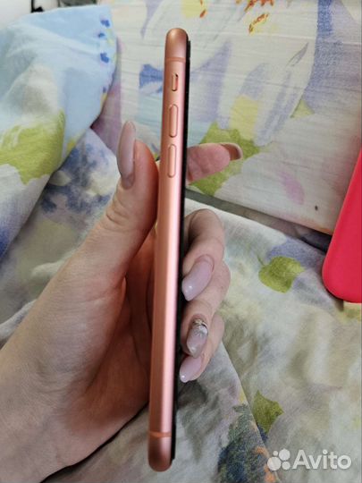 Телефон iPhone XR
