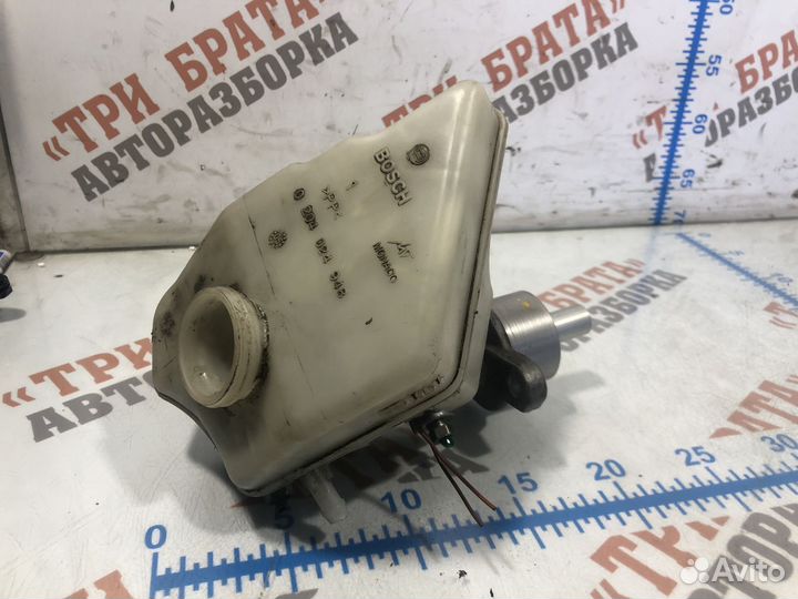 Опель Расширительный бачок тормозной жидкости