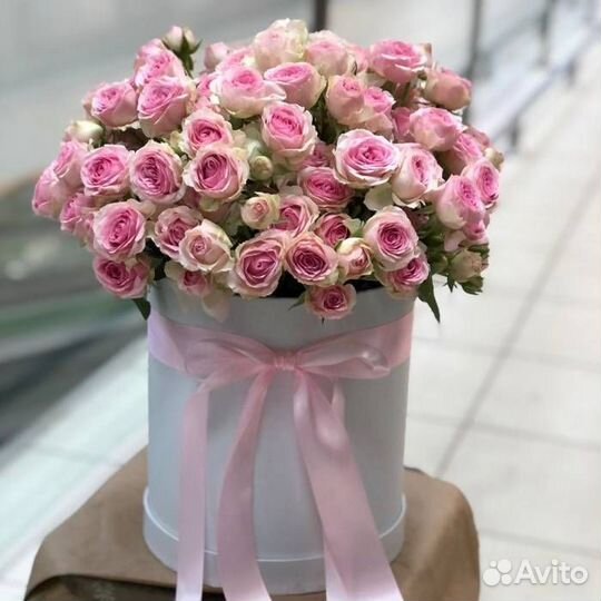 Шляпная коробка из кустовых роз